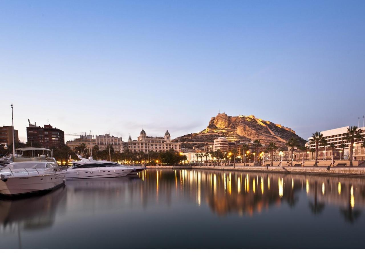 Luxury New Apartment City Centre & Beach, Alicante Bagian luar foto