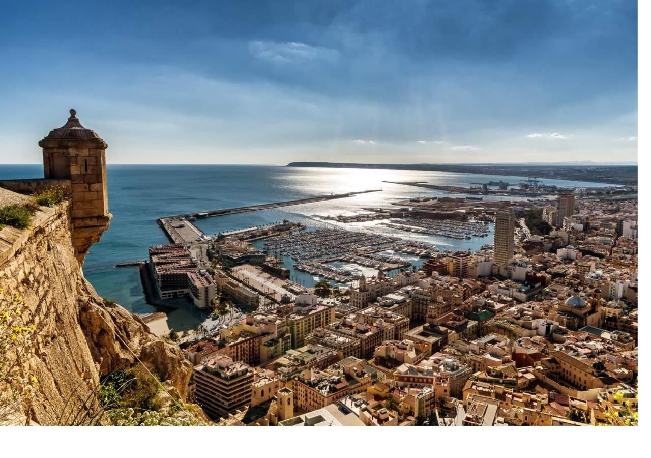 Luxury New Apartment City Centre & Beach, Alicante Bagian luar foto