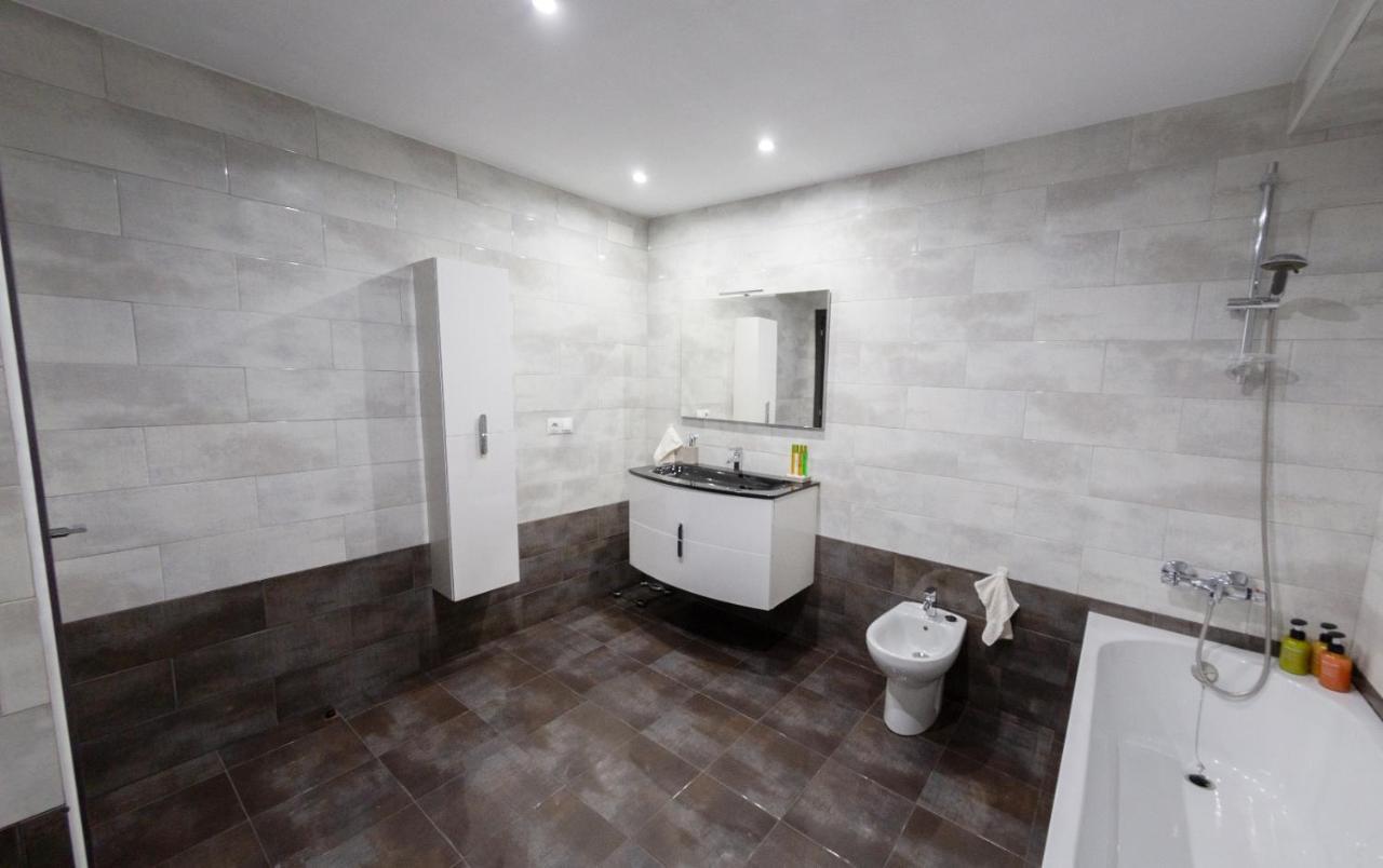 Luxury New Apartment City Centre & Beach, Alicante Bagian luar foto